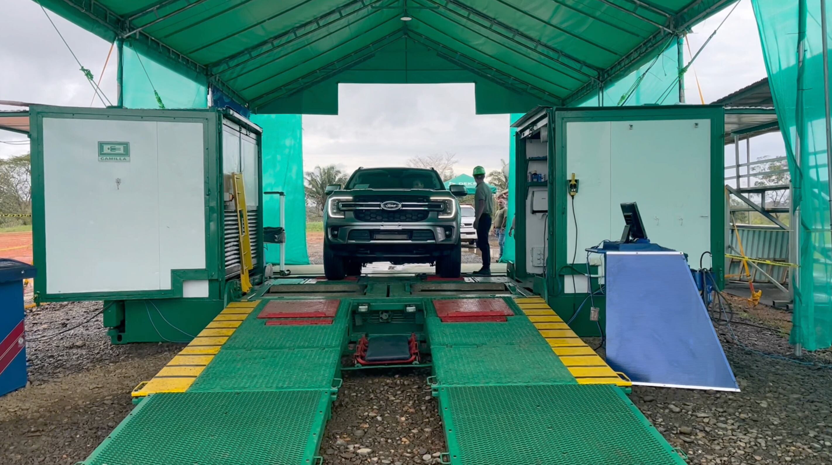 Dekra montó una estación móvil en Los Chiles, para usuarios de la Inspección técnica vehicular.