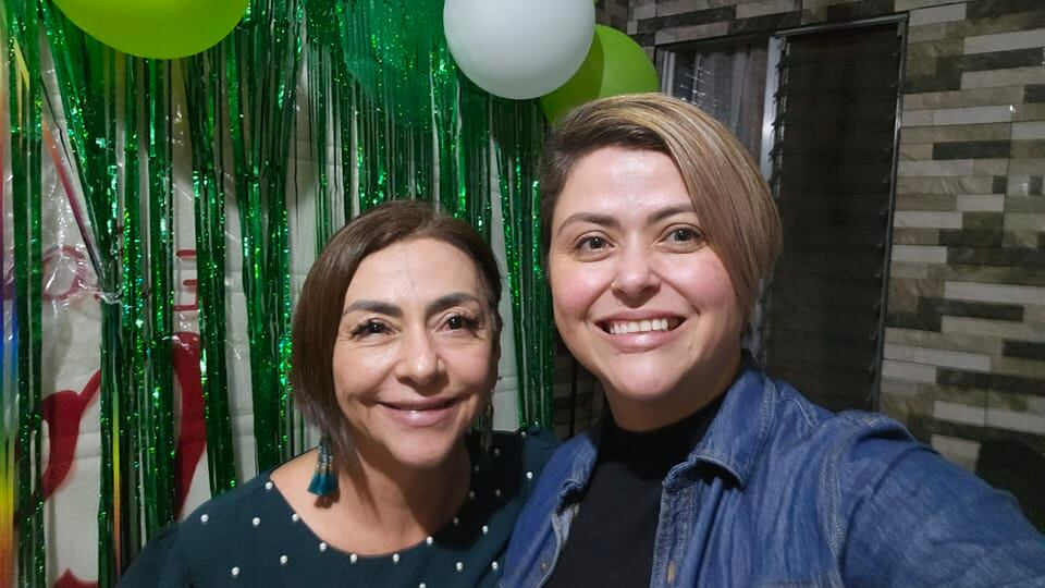 Vanessa Lizano, de 57 años y su hija Melissa Álvarez Lizano, de 41 años, Melissa falleció en un choque contra el tren este sábado 16 de marzo 2024 en Mercedes Sur de Heredia. Foto: tomada de FB