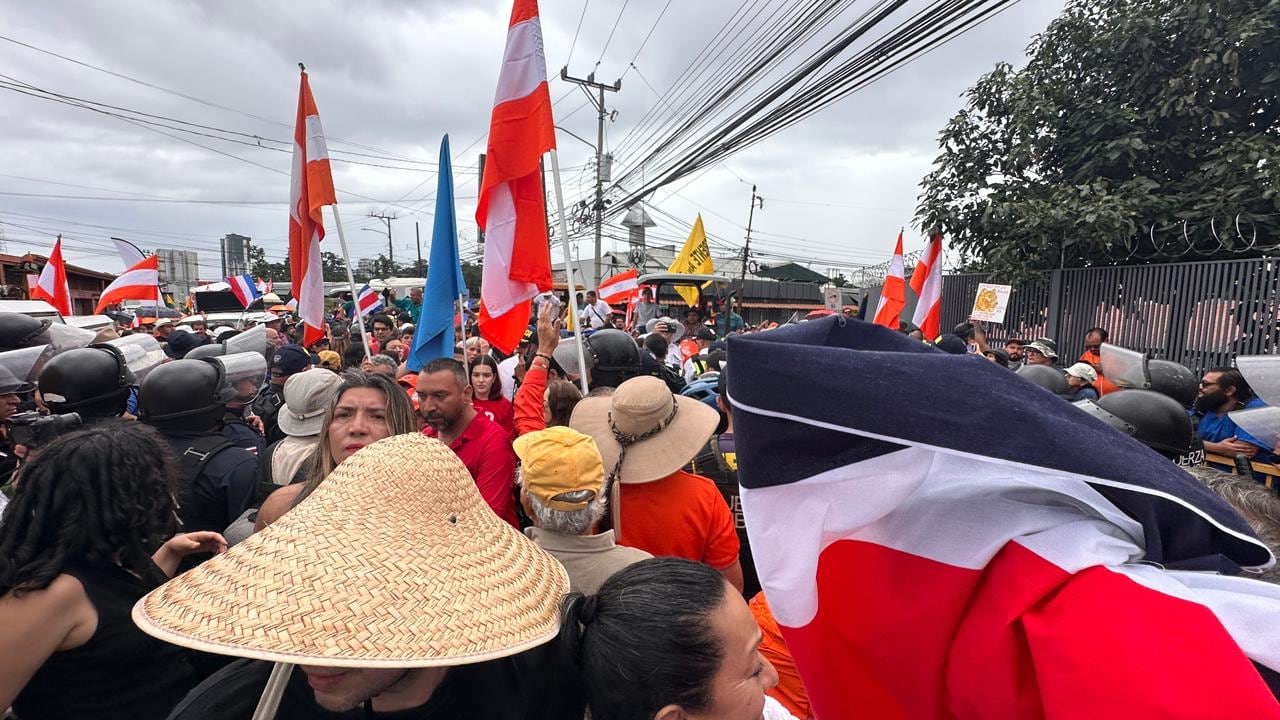 Marcha frente a Casa Presidencial