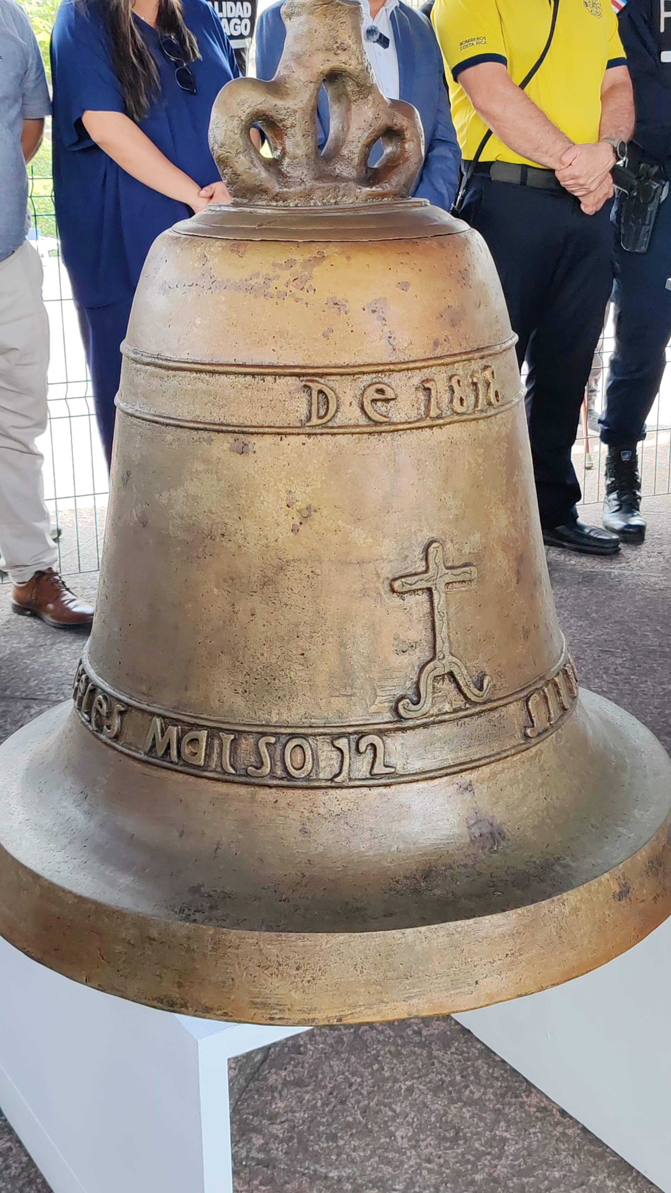 Campana de la Independencia volvió a las Ruinas de Cartago con una réplica exacta de 290 kilos el 7 de mayo del 2026