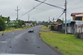 Pareja fallece tras violento choque entre moto y vehículo en Cariari de Pococí