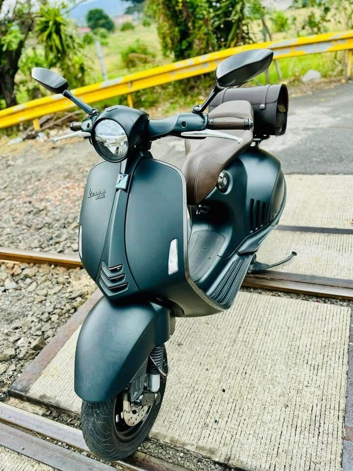 Vespa 946 Emporio Armani propiedad de Yeremy Marín Hernández.