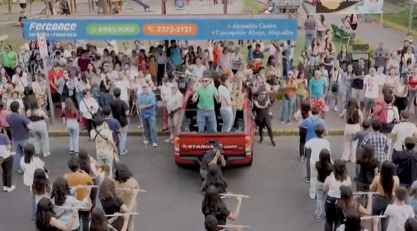 200 músicos sorprendieron a los Alajueliteños