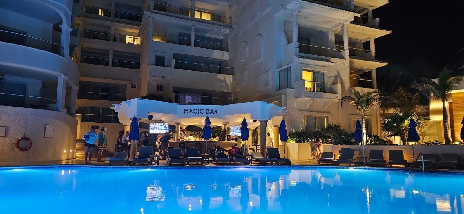 Todos hemos escuchado hablar de Cancún, una ciudad mexicana con hermosas playas y con un ambiente increíble, pero la verdad no hay fotos ni videos que le hagan justicia a este paraíso.