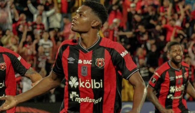 María José Ruiz, novia de Rashir Parkins, actual jugador de Liga Deportiva Alajuelense