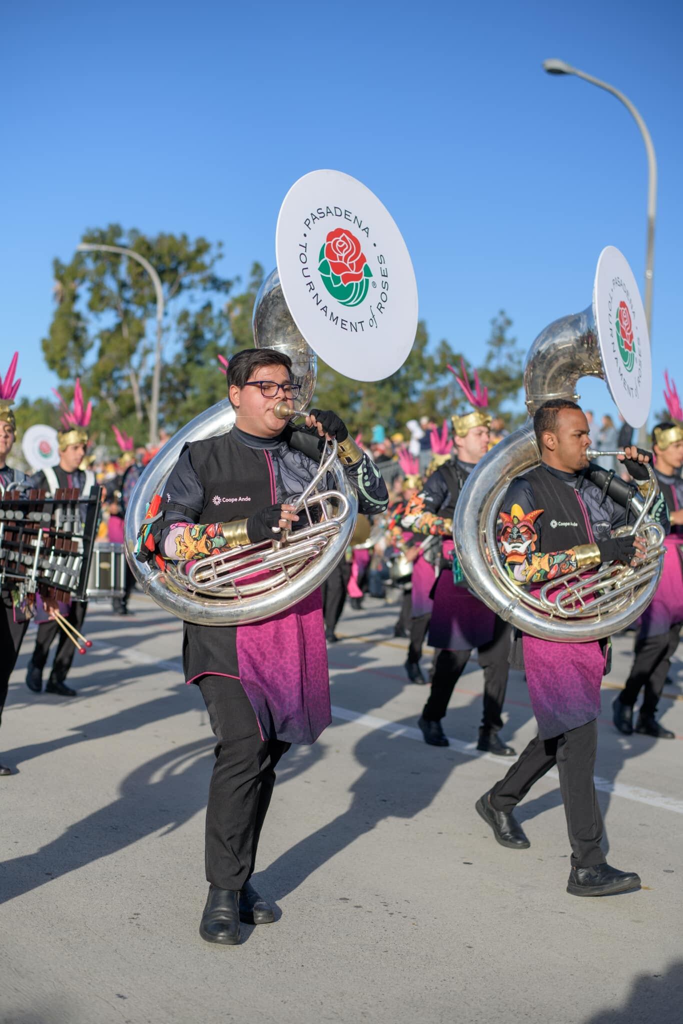Con gran orgullo patrio, Elesban Rodríguez, director de la Banda Municipal de Zarcero (BMZ), celebró que cumplieron con el gran objetivo que se impusieron desde que fueron confirmados como participantes en el Desfile de las Rosas 2024
