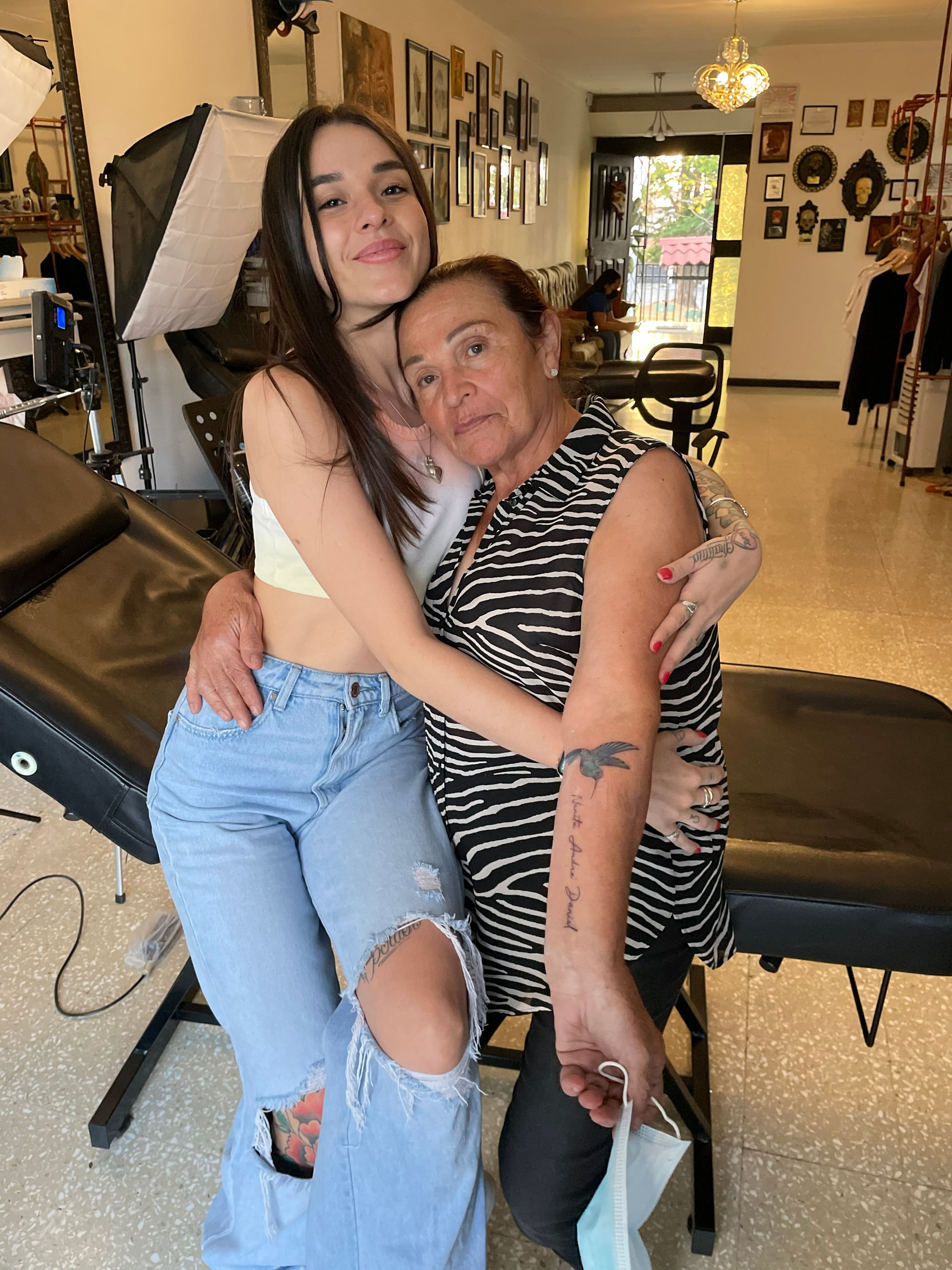 Por allá del 2002 doña Lorena Vega Aragón iba a sus clases de arte a la Casa del Artista en Guadalupe y llevaba a la nieta que cuidaba, Jana de Oliveira, quien tenía 5 años.