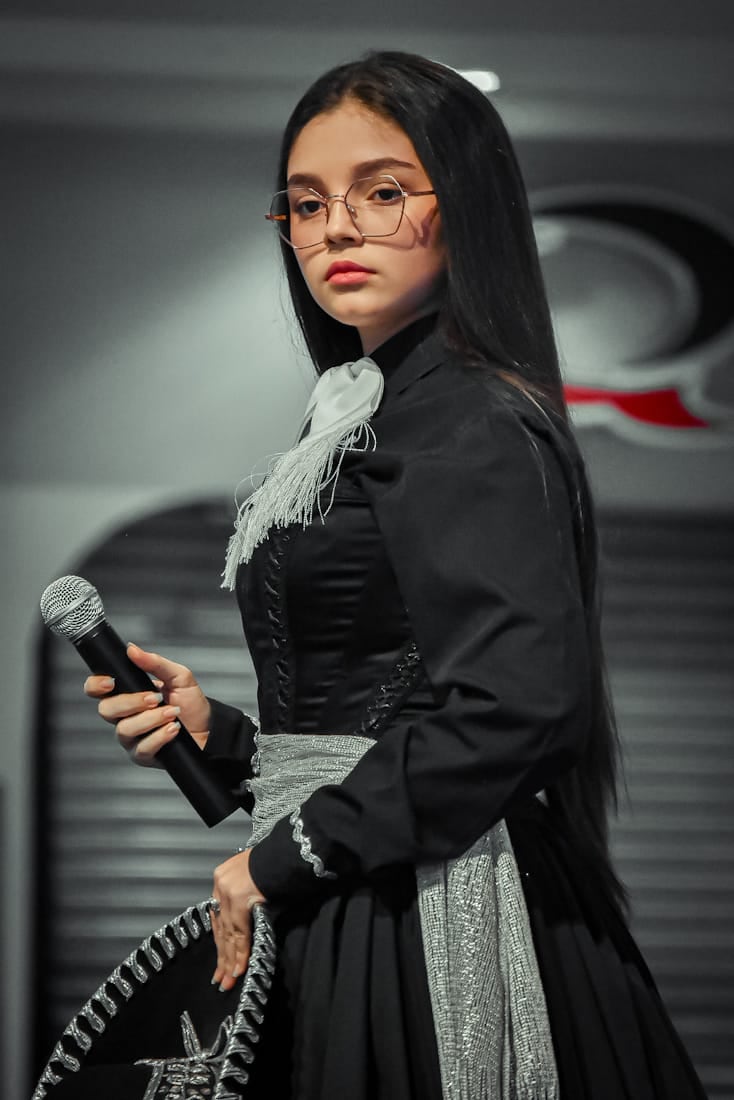 Sara Barboza Gómez, de 15 años en el 2026, la ganadora de Nace una Estrella 2021, estudiante del Colegio Superior de Señoritas, vive su primer traspaso presidencial, el de doña Laura Fernández el 8 de mayo del 2026 y asegura que la política también le apasiona.