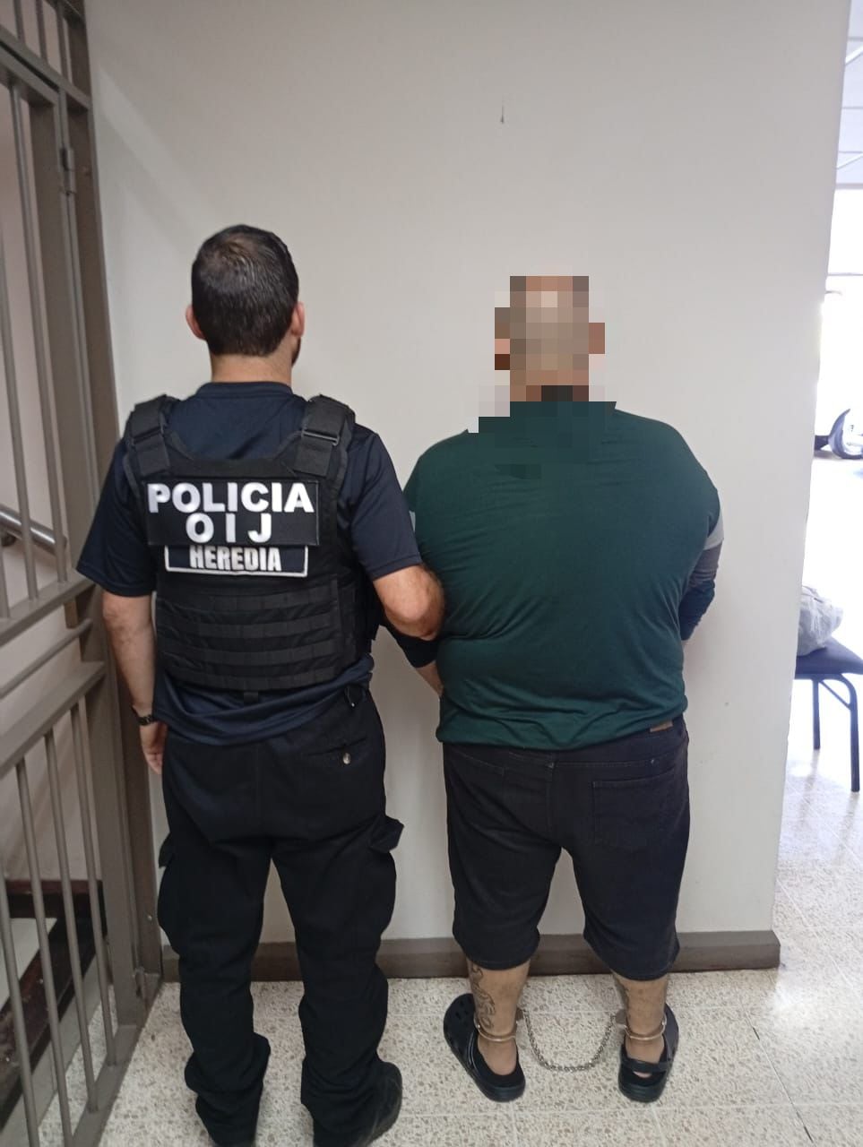 Dos mujeres y un hombre son sospechosos de conformar una banda dedicada al robo de carros mediante el bajonazo; también se les investiga por privación de libertad y abuso sexual. Foto: OIJ