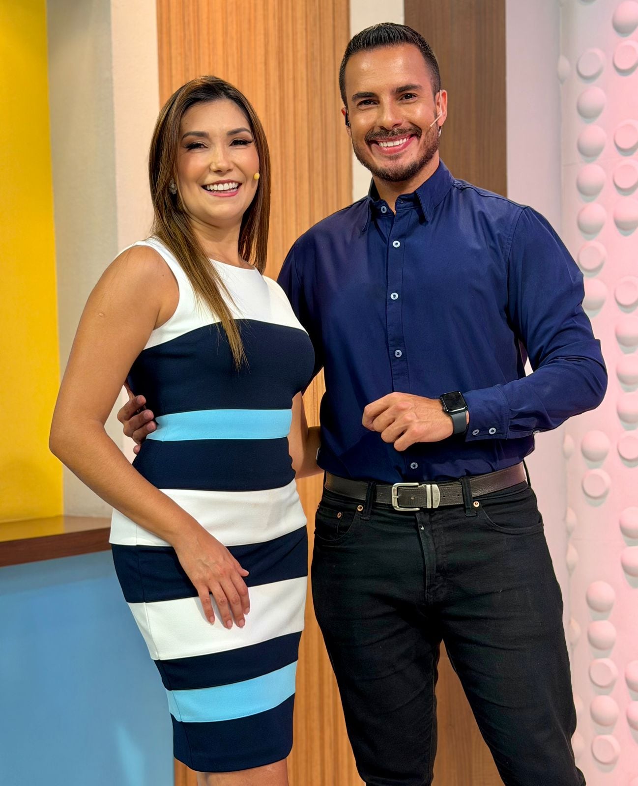 Julio Solís y Ginnés Rodríguez son los presentadores principales de Las Historias de canal 11.