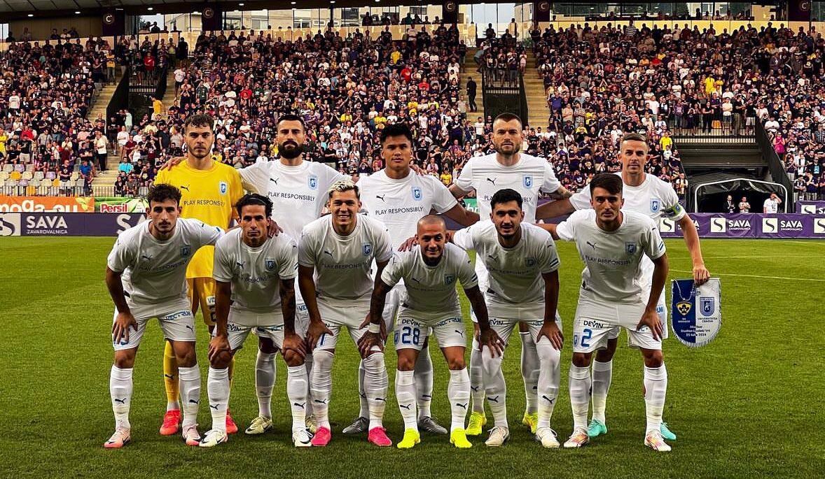 La Universidad de Craiova de Rumanía de Carlos Mora cayó 2-0 ante el Maribor de Eslovenia por la fase previa de la Conference League. Foto: Twitter