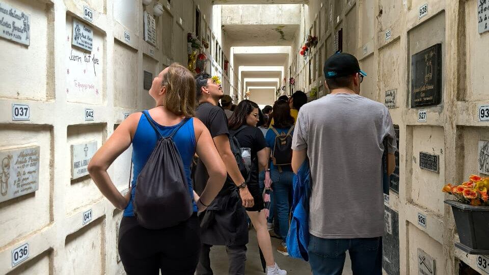 Caminata por San José lo lleva a conocer los secretos del Cementerio General.