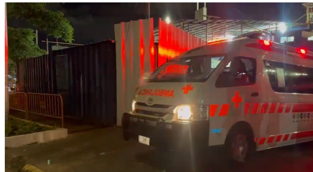 Un improvisado fue trasladado de emergencia tras ser embestido por el toro