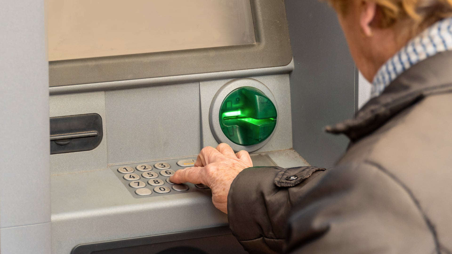 La Caja depositará la pensión del IVM el 29 de mayo y exige una cuenta bancaria activa registrada para realizar el pago.