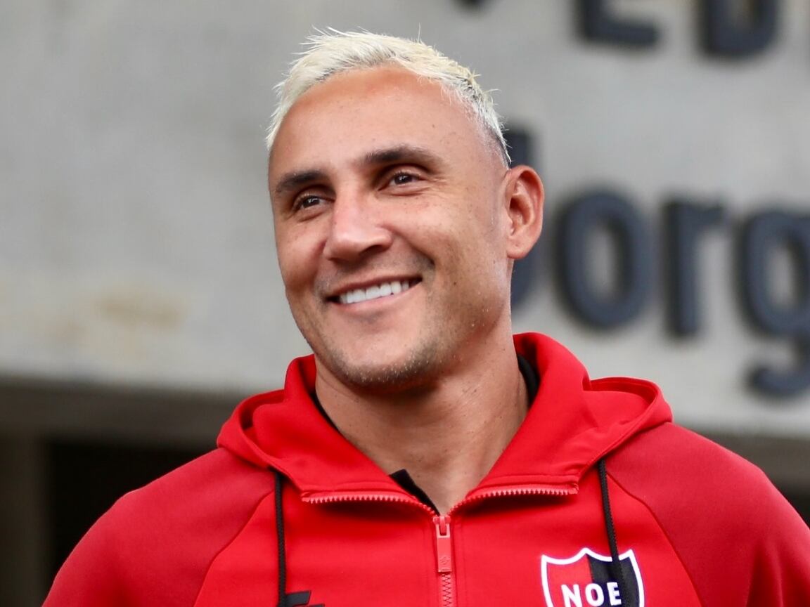 Keylor Navas se mostró sonriente a la salida de Newell's rumbo al juego contra Racing.