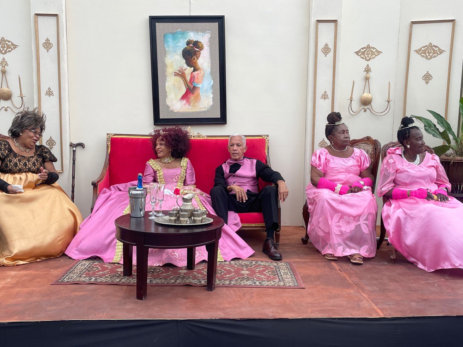 A su manera, cada limonense vive la fiesta que está cargada de bailes, carrozas y mucha música. Foto: Kim T. Herrera