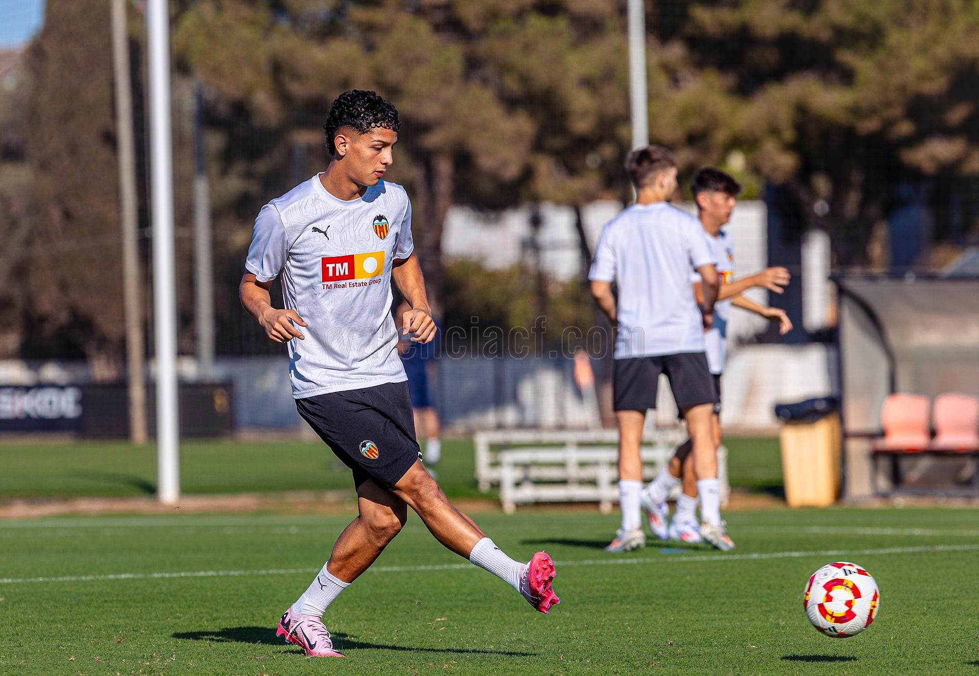 Warren Madrigal cumple su segunda semana con el Valencia Mestalla. Fotografía: Valencia