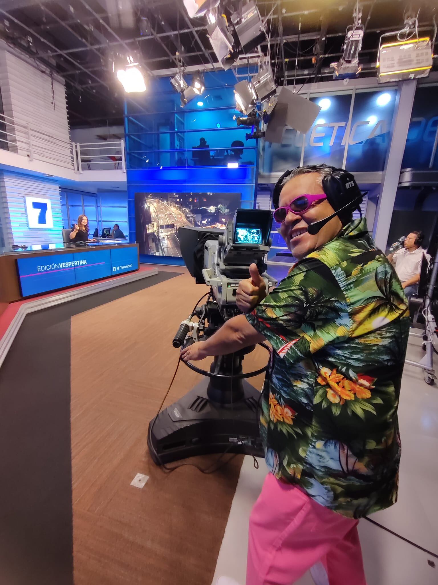 Édgar Cartín, El Galán
Teletica
Canal 7