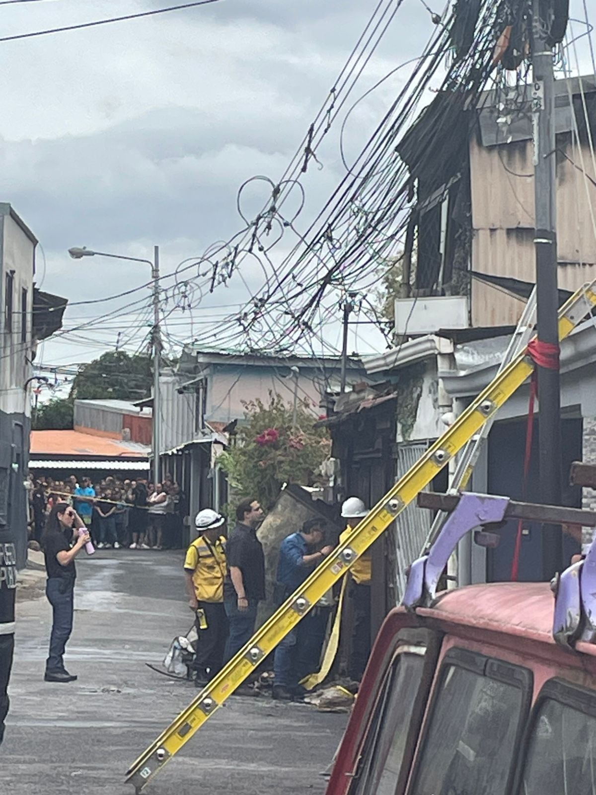 Incendio en San Juan  de Dios en Desamparados cobró la vida de una mujer y sus tres hijos pequeños