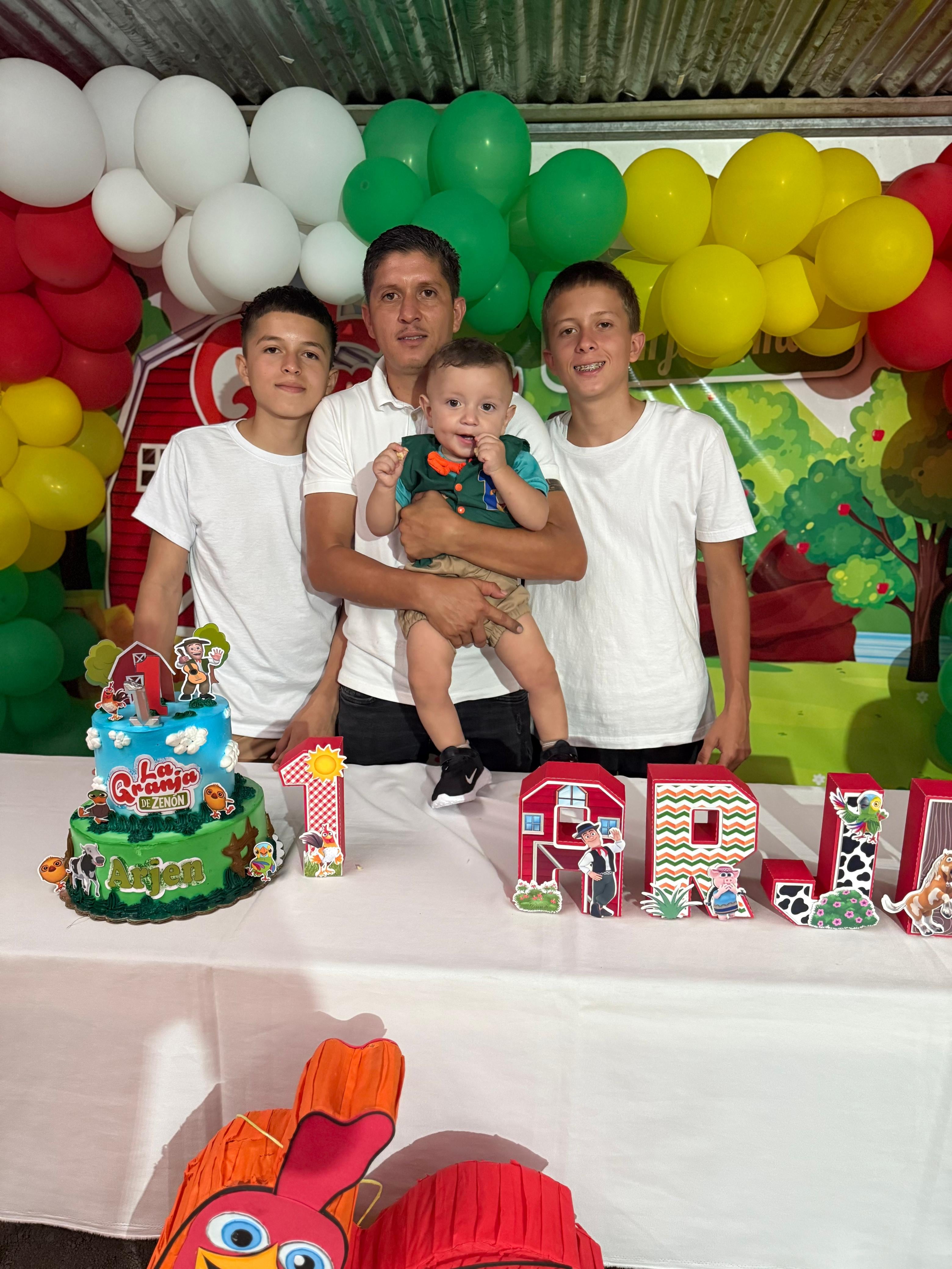 El exdelantero Argenis Fernández vive una vida plena, rodeado del amor de Dios y de sus seres queridos. Cortesía.