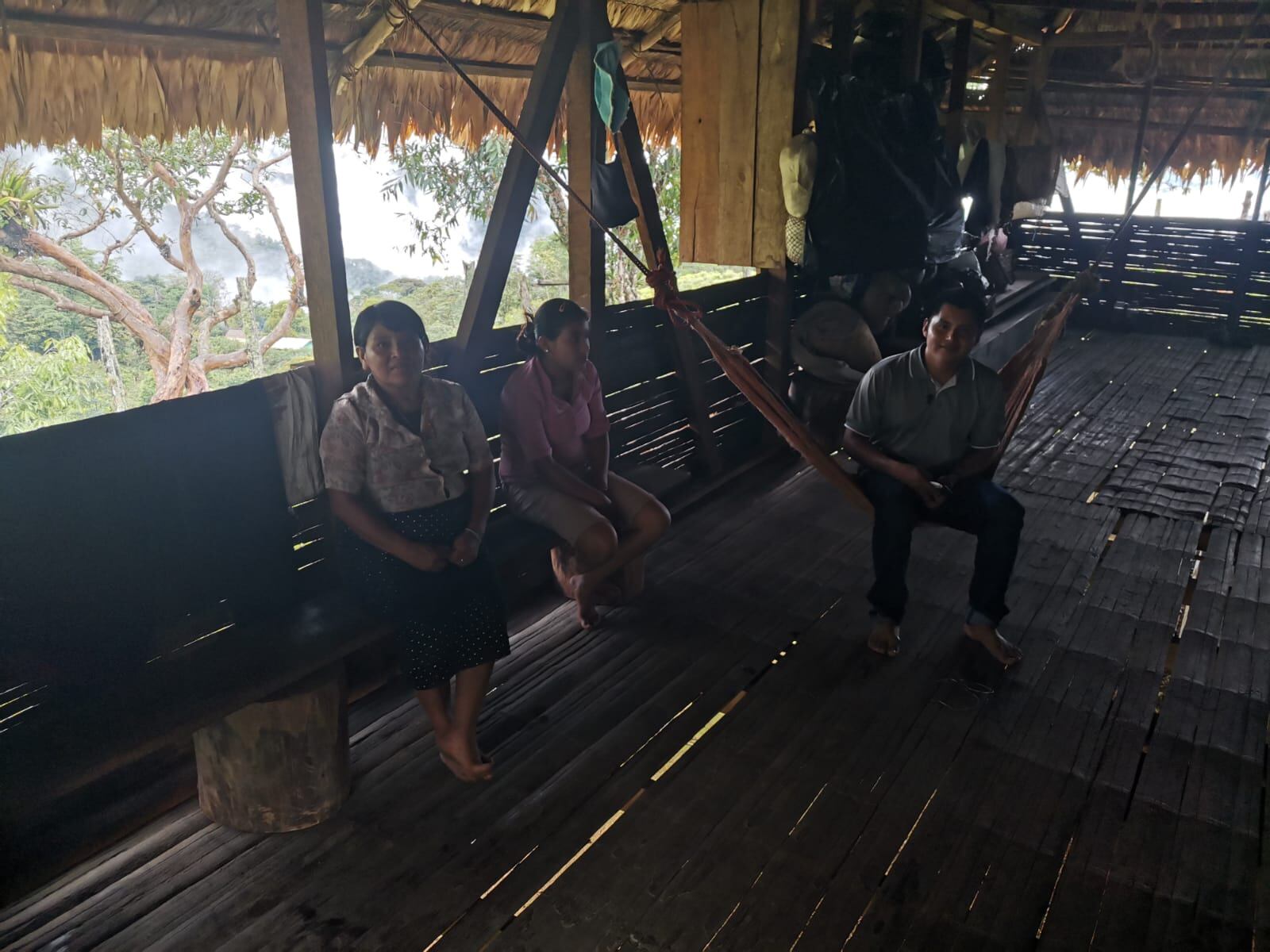 El doctor Efraín Retana recibió un reconocimiento Honoris Causa, por su labor en territorio indígena.