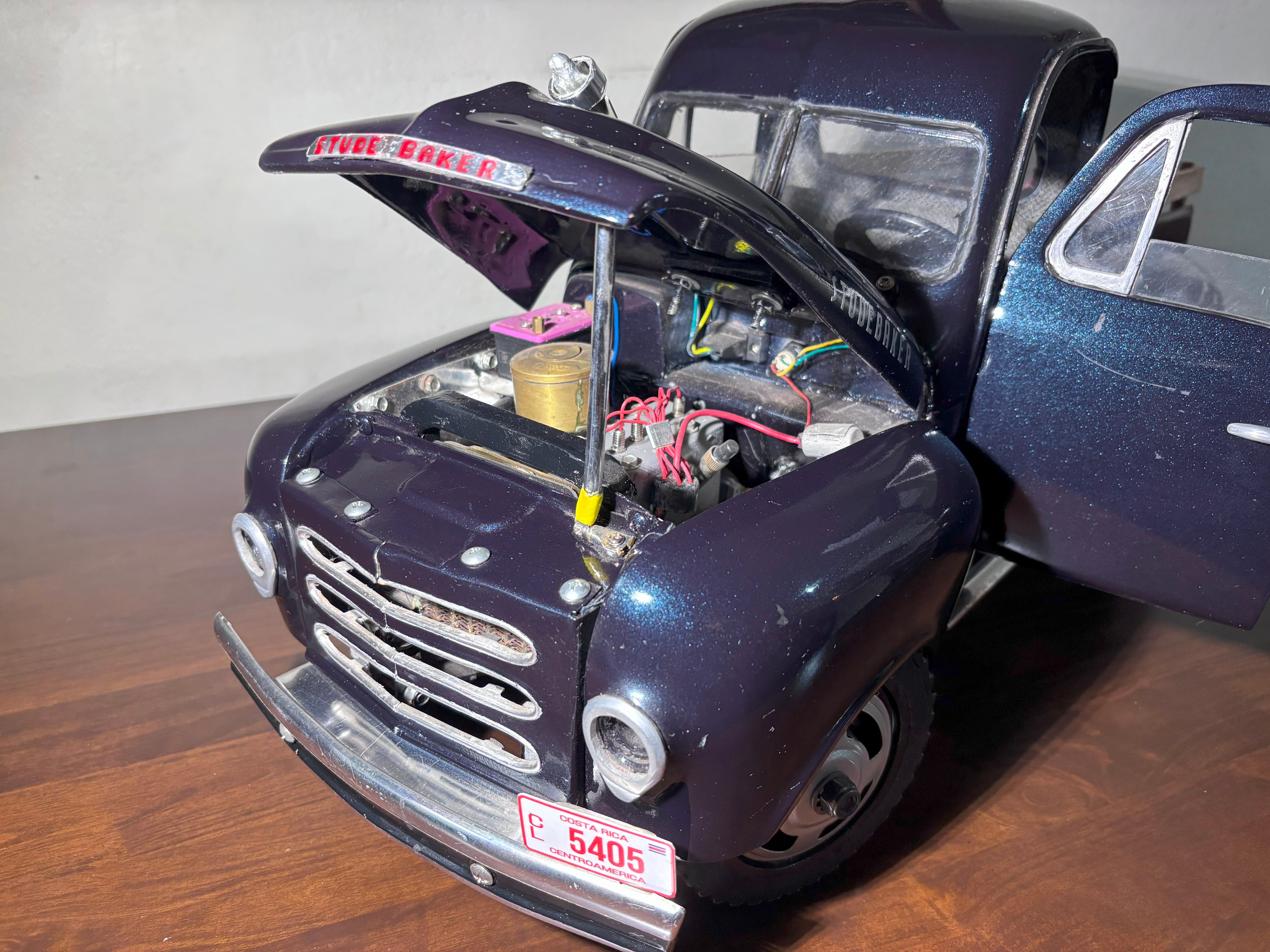 Don Jorge Campos Abarca, vecino de Desamparados de Alajuela, es alajuelense por los cuatro costados y después de una enfermedad por problemas en la vesícula, casi se muere, encontró en los carritos a escala una pasión salvadora