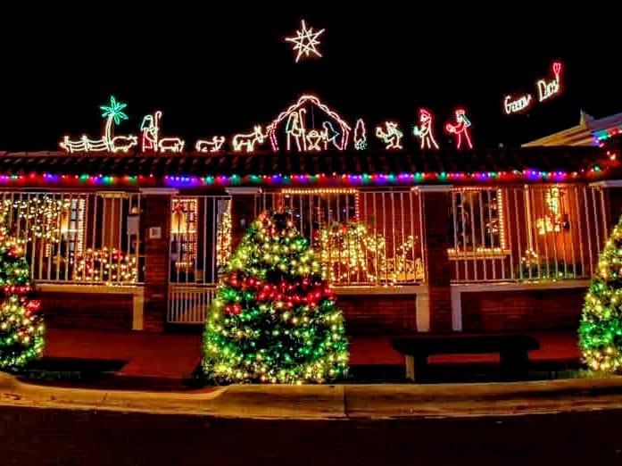 En San Rafael de Heredia, hay un tico que no espera a diciembre para sentir la Navidad. Davis Jesús Rodríguez Hernández, de 37 años, padece autismo y epilepsia, pero eso nunca le ha impedido vivir con ilusión la época más linda del año