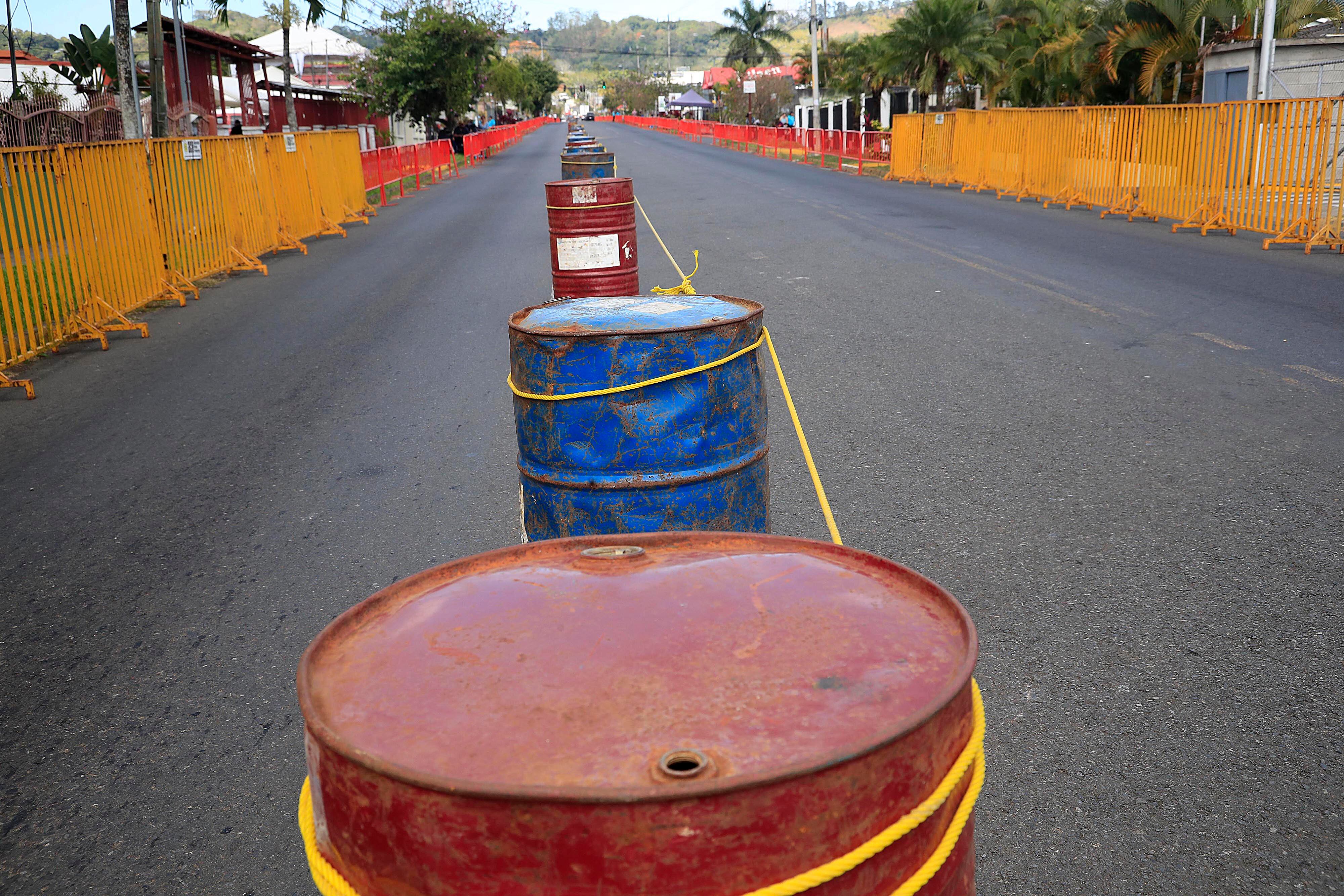 18/01/2024     Palmares. A las 10:45 a.m. todavía no calienta el ambiente en la calle principal de ingreso al centro del cantón, donde se espera que desfilen los caballistas en el tradicional tope de inicio de las fiestas cívicas.