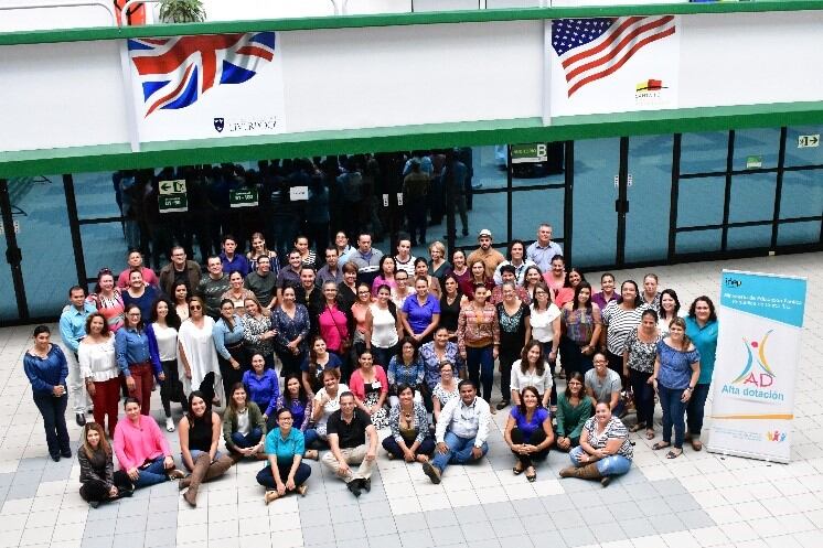 Melissa Montiel Cubillo, nicoyana, es la mamá de José Ángel Montiel, quien en el 2022 tiene 11 años y fue identificado por la Unidad de Alta Dotación del MEP como un niño con inteligencia por encima del promedio. En la foto un grupo de educadores de todo el país que ampliaron conocimientos para saber tratar a estudiantes con inteligencia superior al promedio.