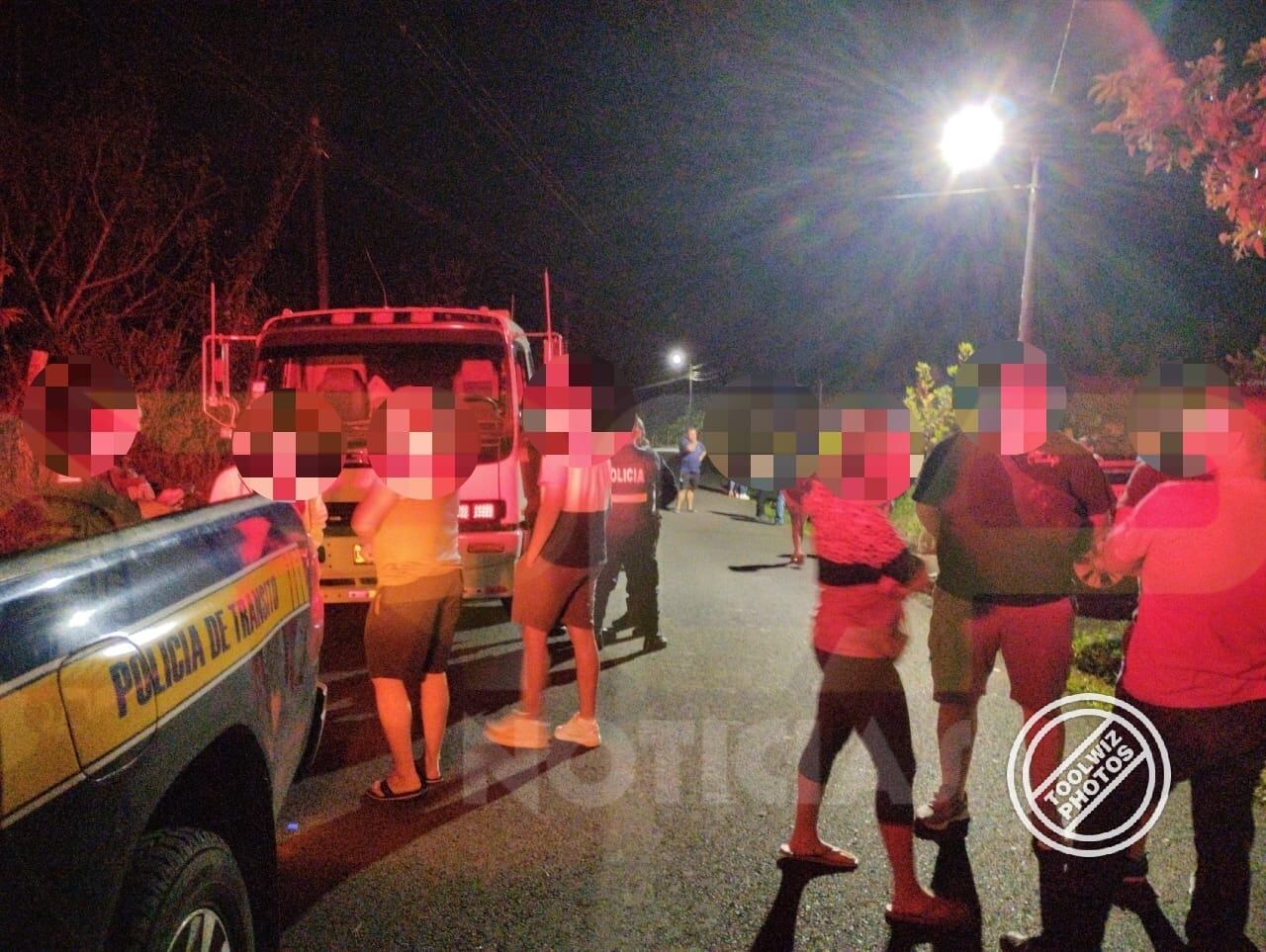 Carroza fúnebre se estrella contra casa en Florencia de San Carlos. Foto RCP Noticias.