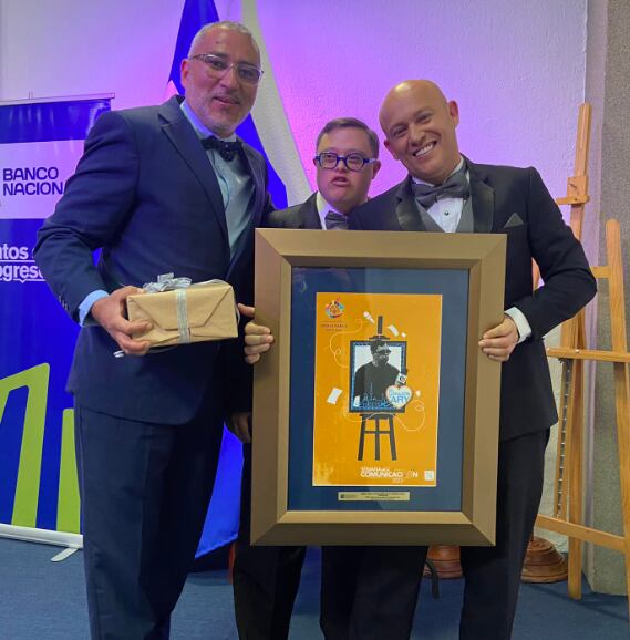 Frederick Fallas, Ariel Ary y Mario Alfaro recibieron el premio “Jorge Vargas Gené/ Oscar Cordero Rojas”. Facebook