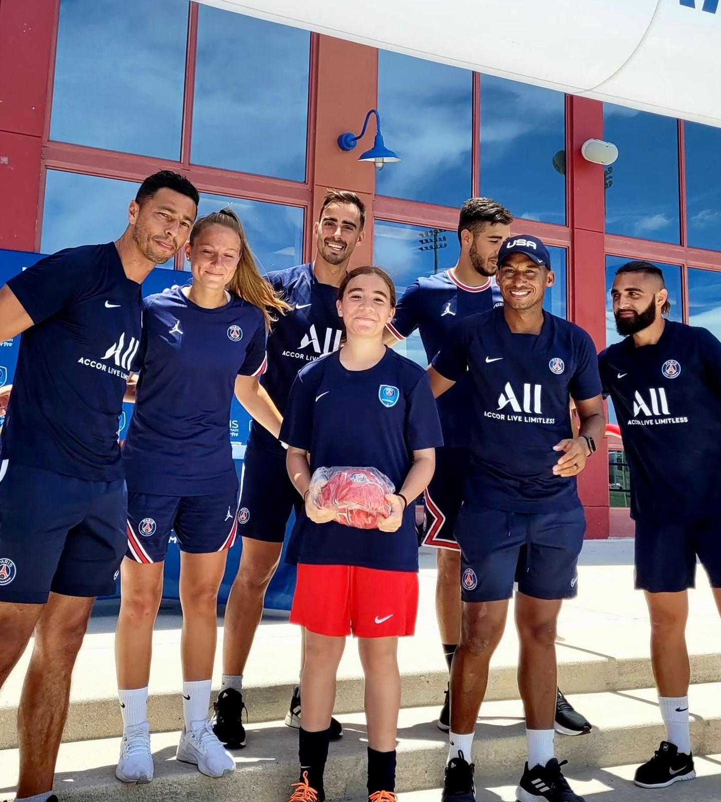 Camila recibió un premio por la mejor actitud, al finalizar el campamento. Cortesía.