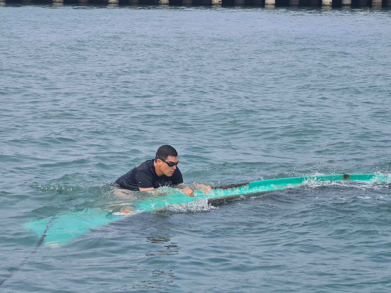 Los oficiales lograron recuperar la lancha de los pescadores. Foto MSP.