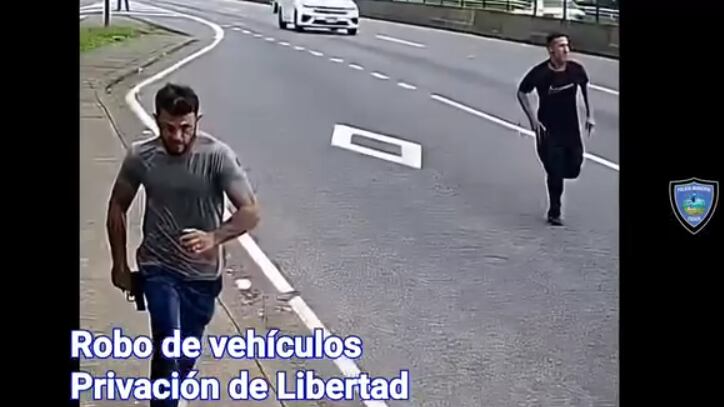 Estos dos hombres son buscados por privar de libertad y robar un carro entre Santa Ana y Escazú. Foto: captura de video de PME