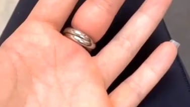 Mujer llegó a la estación de Bomberos de Desamparados porque anillo se le atascó en un dedo