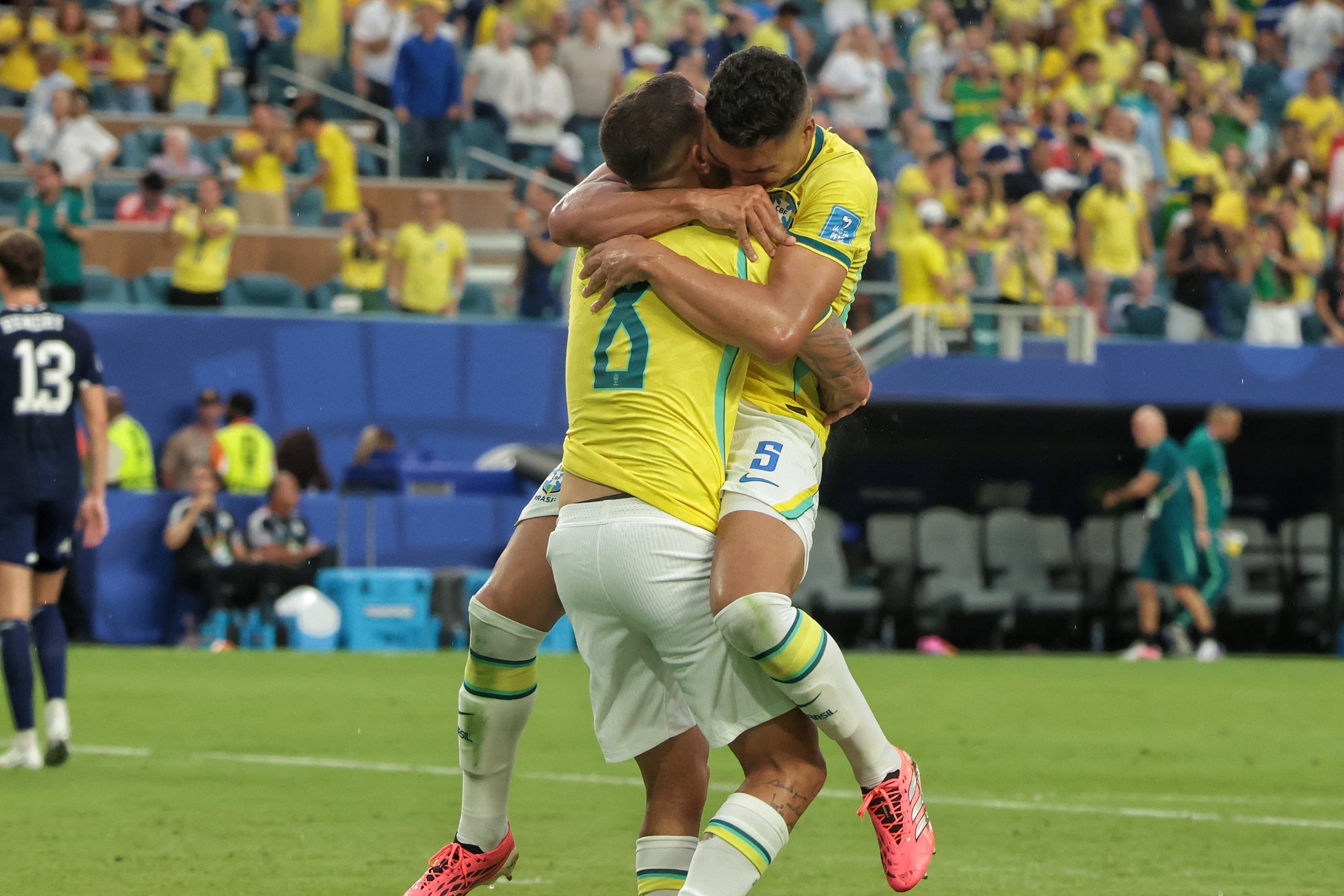 El fotógrafo de La Teja John Durán viajó a la Copa Mundial 2026 para fotografiar partidos, pero terminó encontrando abrazos, lágrimas, rituales, banderas y momentos que también hacen grande la fiesta del fútbol.