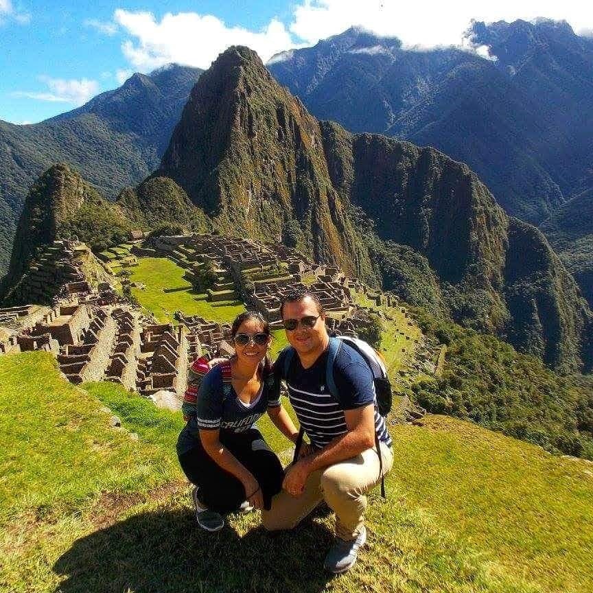 El matrimonio tico conformado por Marcela Gutiérrez y Frainer Chacón se hizo una linda promesa de amor que los ha llevado por seis países en una experiencia que les ha maravillado y todavía los tiene con un sétimo país en la agenda al cual no pudieron ir cuando lo planearon por culpa de la pandemia