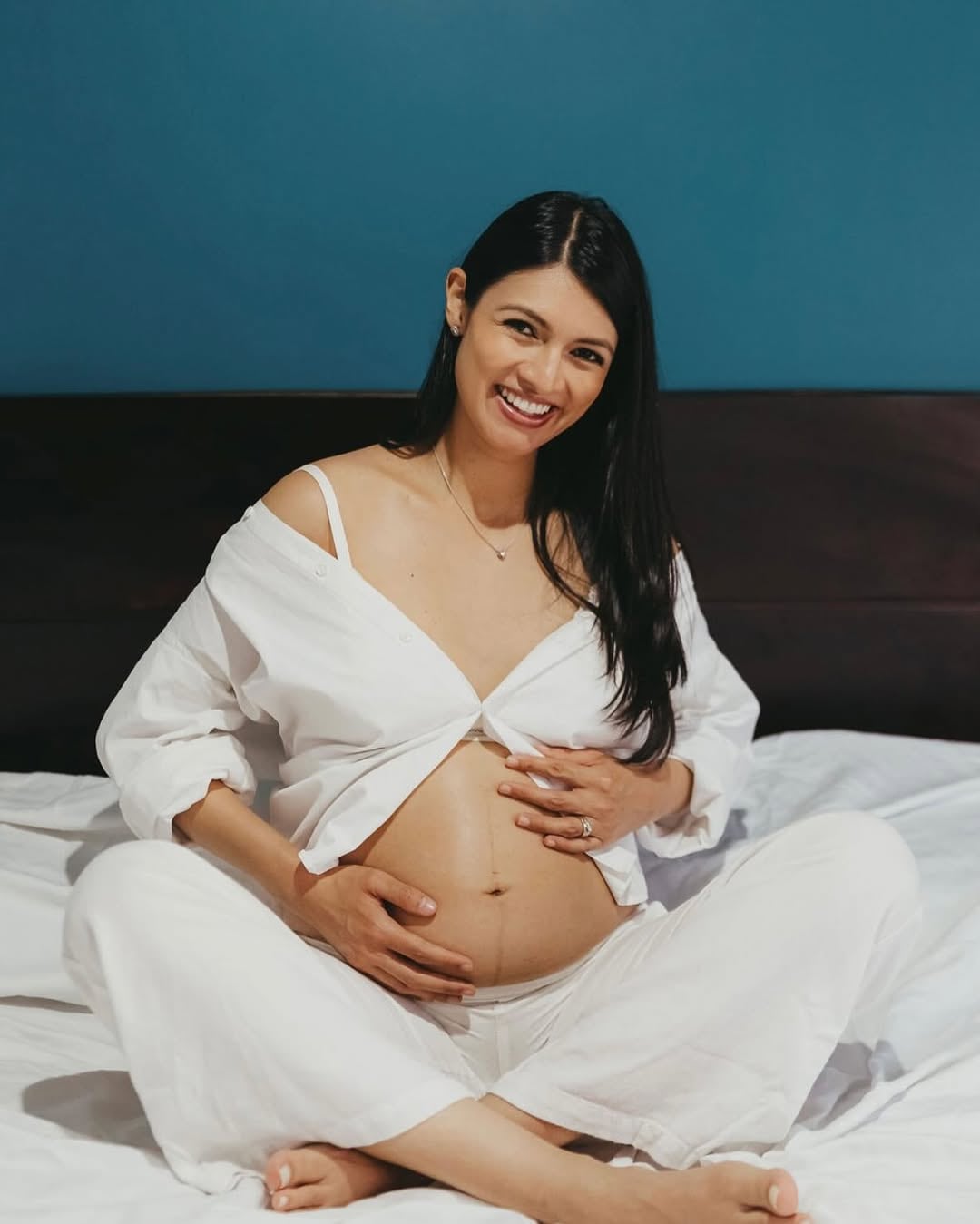 Carolina Monge, periodista de Buen día, cuando estaba embarazada de su hija Mariana.