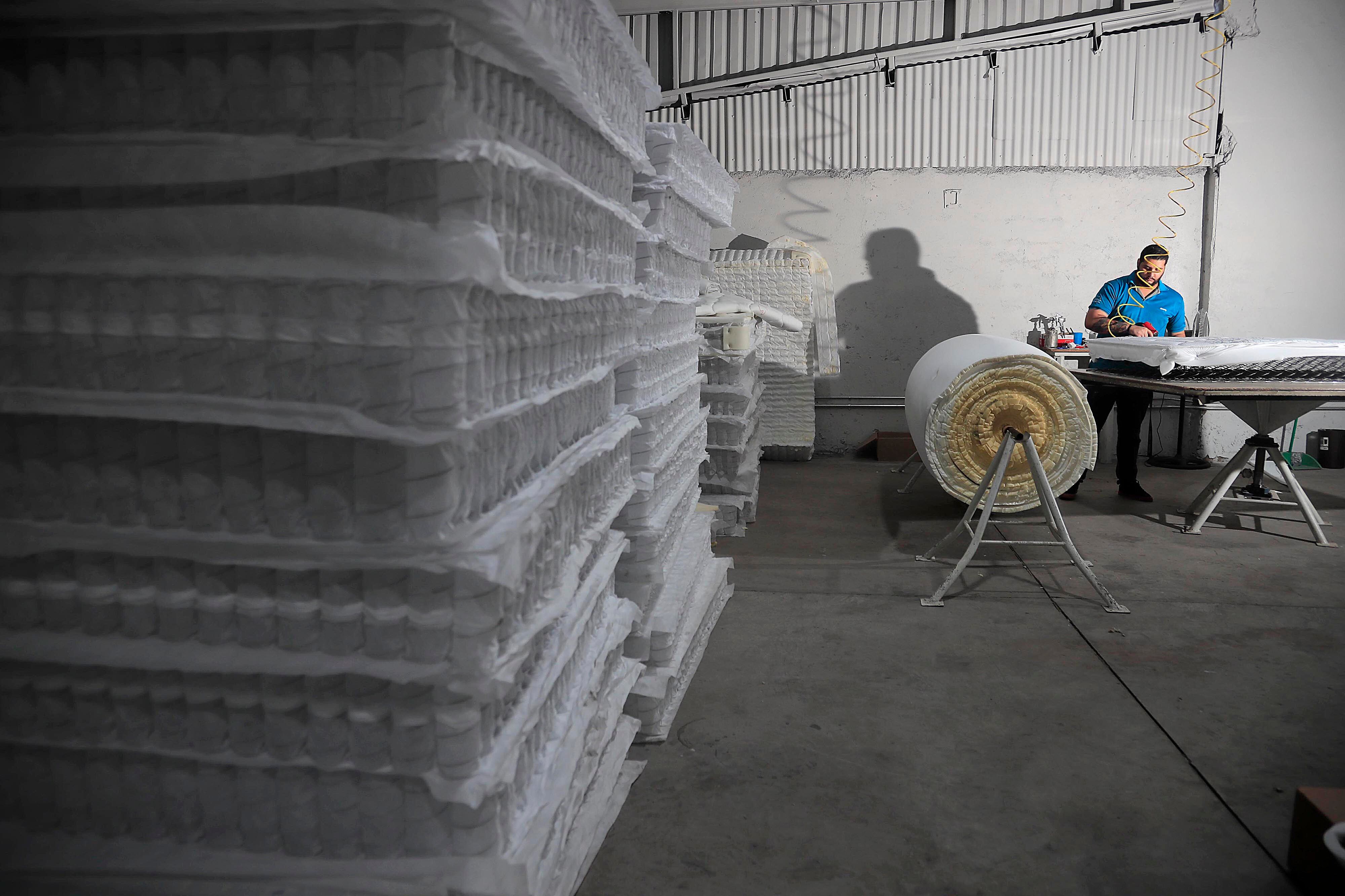 24/01/2023     San Sebastián. Historia de negocio y entrevista con Alvaro Jirón, su esposa Emilia Garro y sus hijos Trilce y Alvaro, quienes eran dueños de Jirón y regresaron a la anterior fábrica, pero ahora bajo la marca La Repa de los Sueños. Foto: Rafael Pacheco Granados