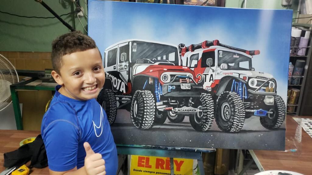 Jairo Adrián Cordero Sancho es a sus nueve años un pintor profesional, porque los cuadros que hace se le venden muy bien. Ama lo que hace y asegura que cuando esté grande será mejor pintor que italianos Miguel Ángel Buonarroti y Leonardo Da Vinci