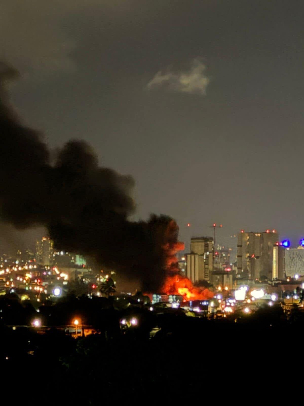 Incendio en Montes de Oca la noche del lunes 20 de enero del 2025. Foto: Cortesía