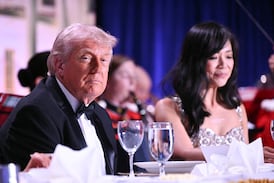 Evacuan a Trump de una cena con periodistas por disparos