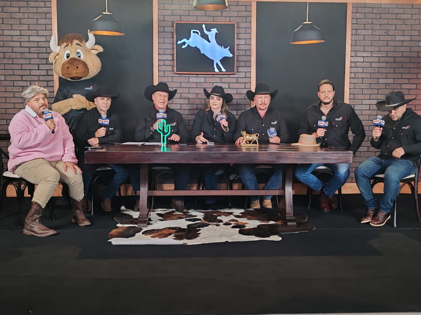 Toros Pedregal con Teletica y Repretel