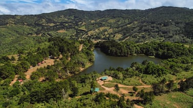 Laguna don Manuel: Explore la belleza natural por medio del senderismo