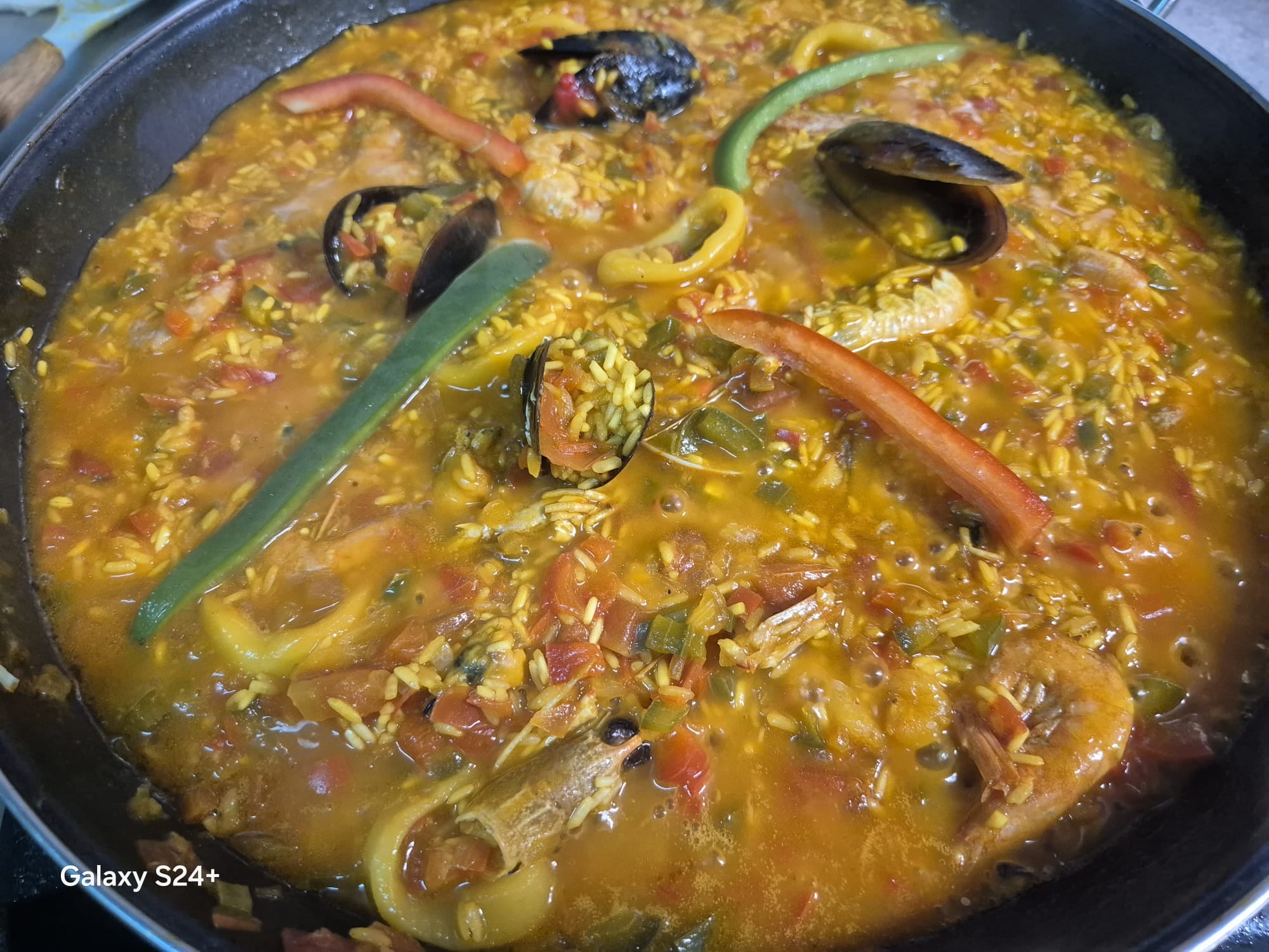 Elizabeth Badilla Segura tiene 34 años, vive en España en donde el año pasado abrió un restaurante de comida mexicana al cual le está yendo muy bien. El restaurante está en Alcázar de San Juan en Ciudad Real y se llama La Llorona en honor a la cantante tica Chavela Vargas.