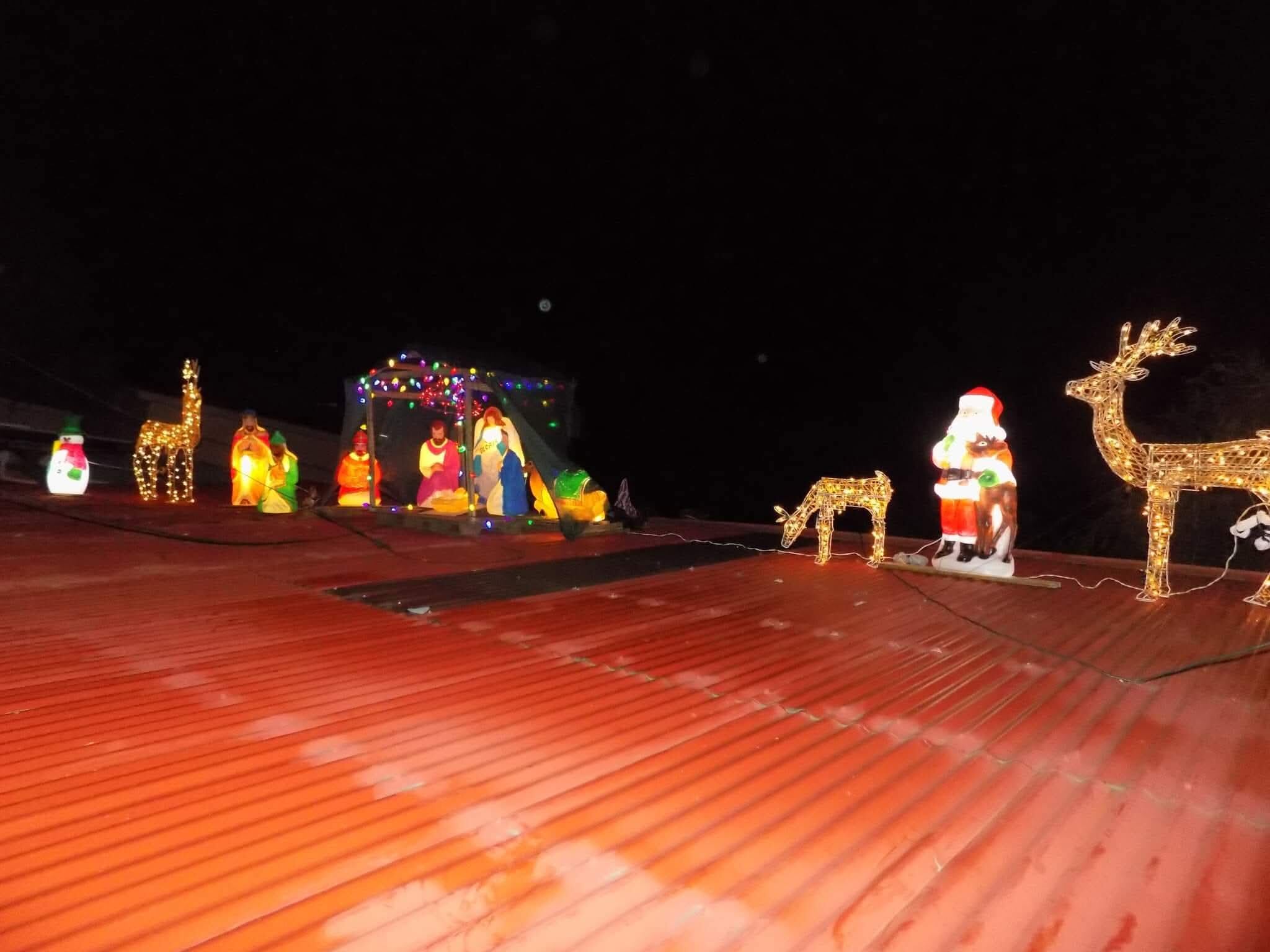 En San Rafael de Heredia, hay un tico que no espera a diciembre para sentir la Navidad. Davis Jesús Rodríguez Hernández, de 37 años, padece autismo y epilepsia, pero eso nunca le ha impedido vivir con ilusión la época más linda del año