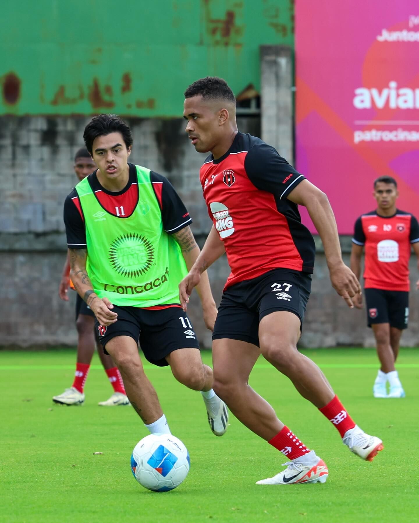 Ian Lawrence no le teme a la competencia en Liga Deportiva Alajuelense.