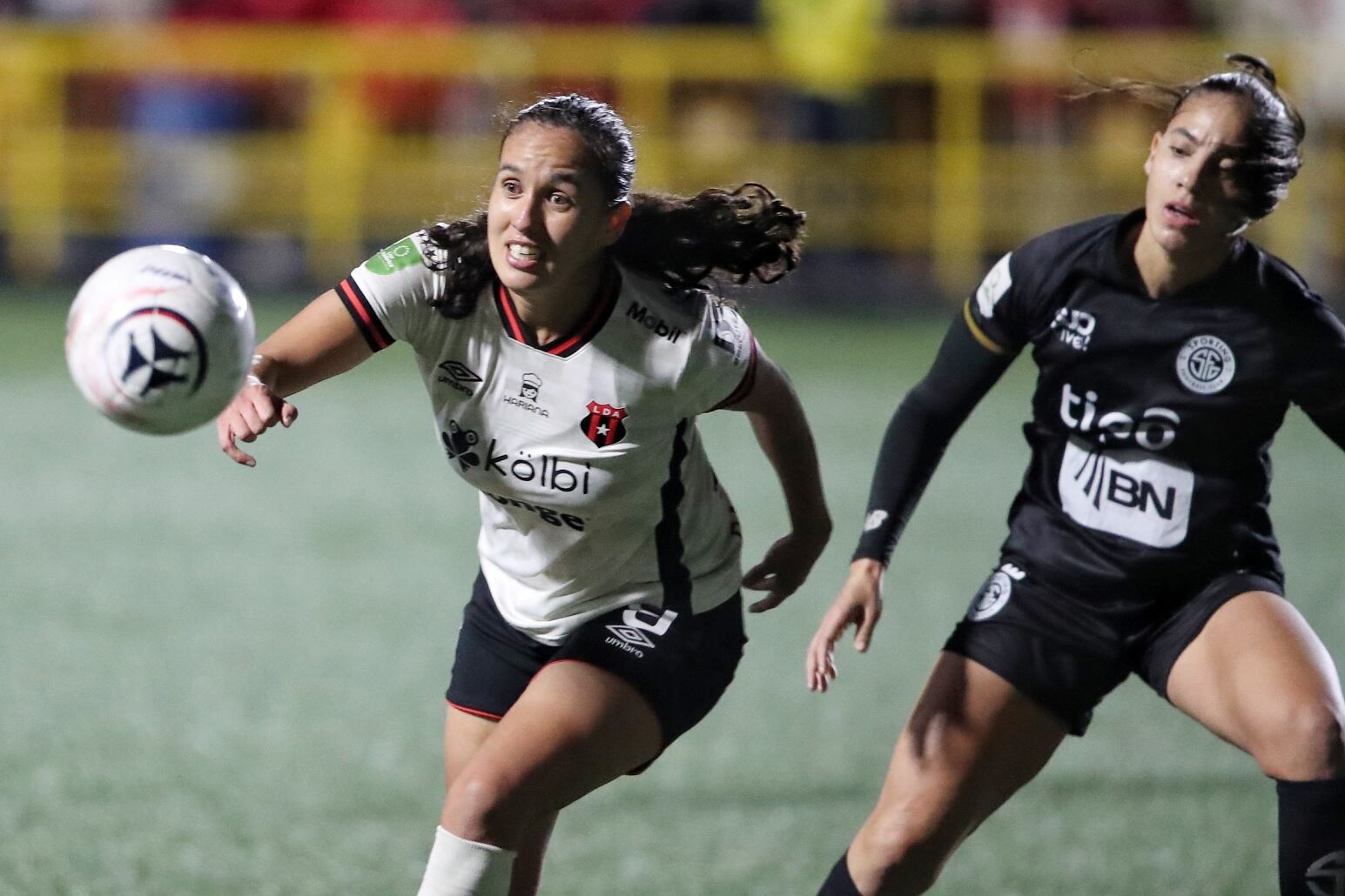 20/12/2023/ Juego entre  Sporting FC vs Liga Deportiva Alajuelense por la final del fútbol femenino en el estadio Ernesto Rorhmoser  / Foto John Durán