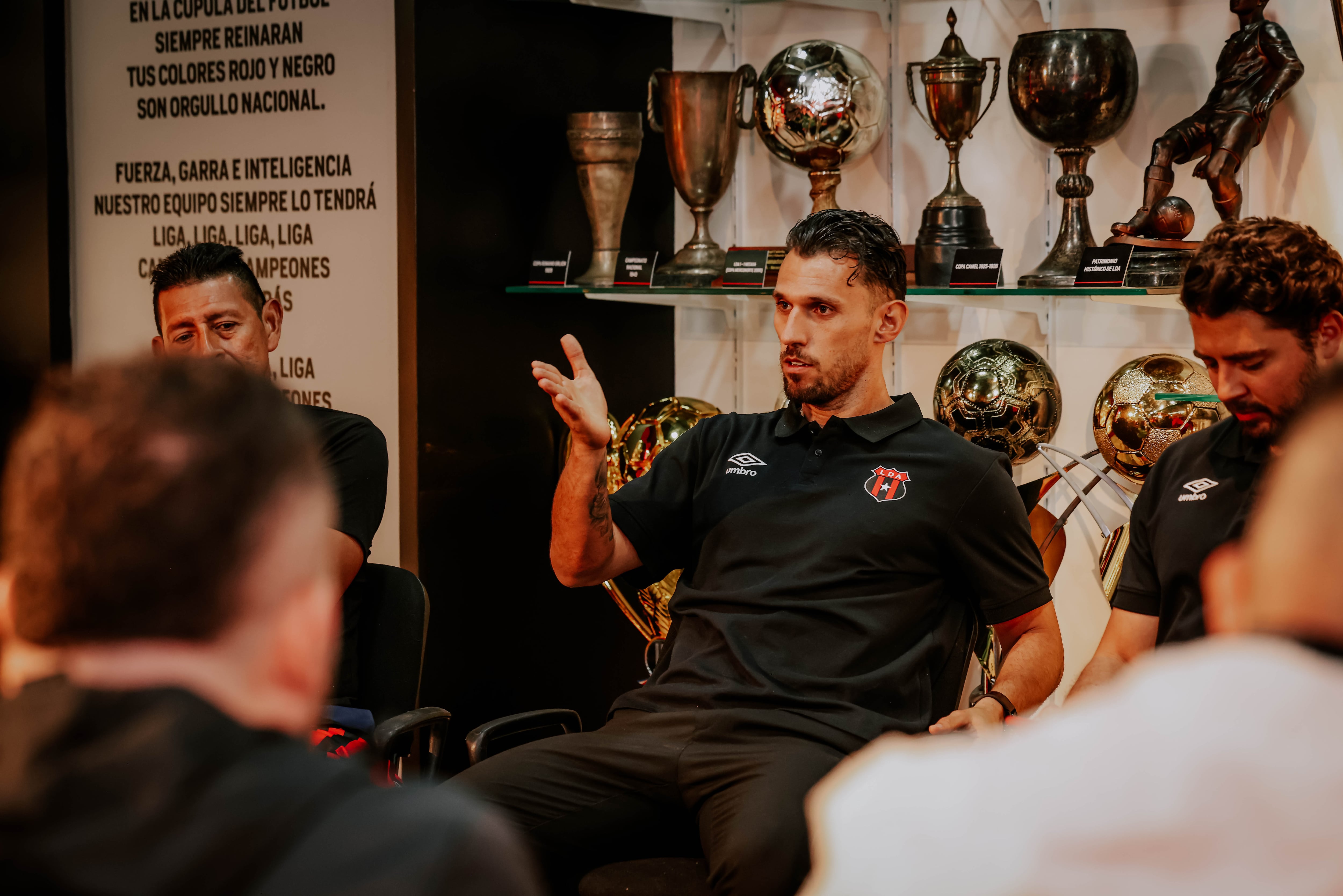 Washington Ortega tuvo un conversatorio muy sincero con aficionados de Alajuelense.