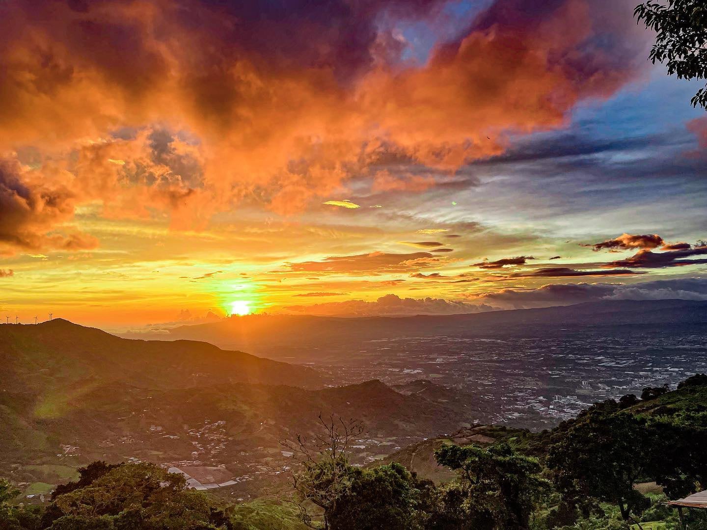 El Mirador La Ventolera es el lugar perfecto para disfrutar de un atardecer navideño. (Cortesía)